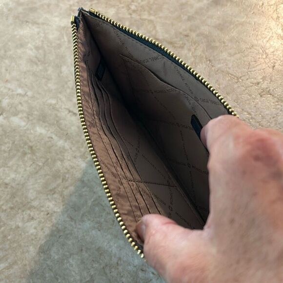 Michael Kors Large Set Jet Leather Wristlet - Picture 4 of 5